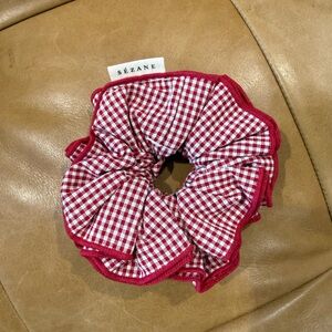 Sezane Gingham Scrunchie in red and white